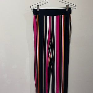 Cute pants for work, going out with friends and it’s a size XS